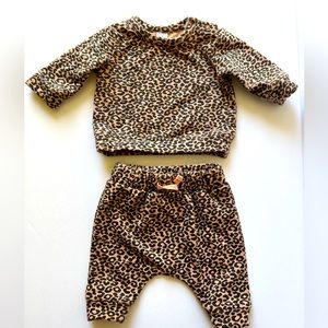 Nordstrom Baby Leopard Print sweater and sweatpants Set. Size:3m